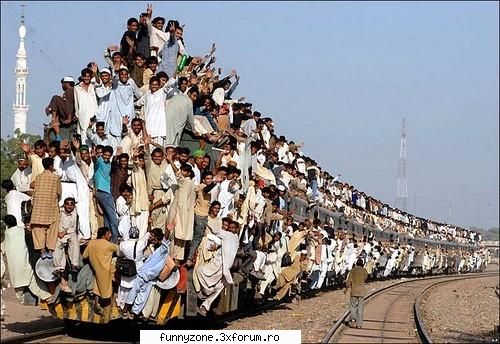cel mai aglomerat tren din lume......